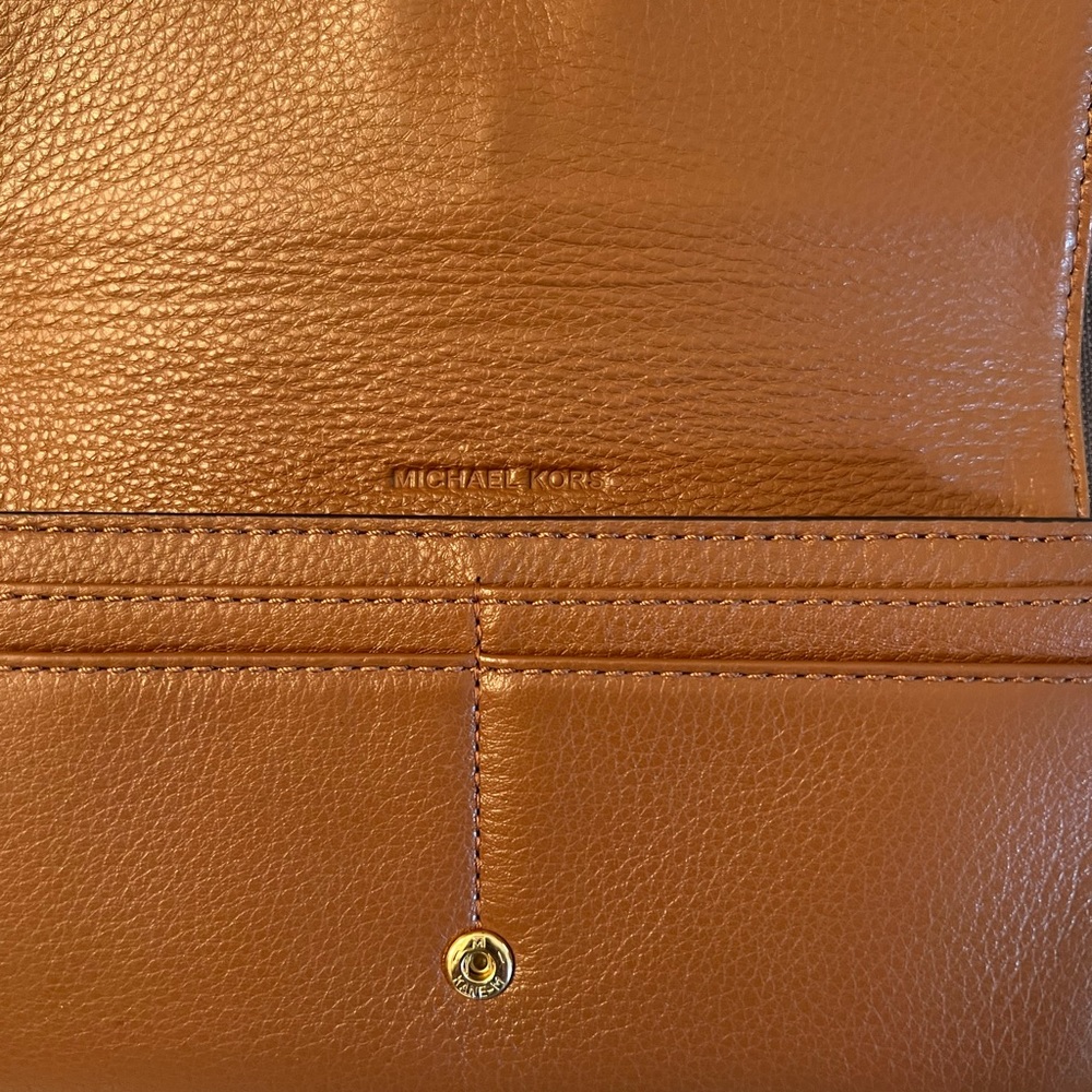 Michael Kors - Soft Leather Wallet - Rich Camel/Acorn (with Gold Hardware) - Picture 3 of 5
